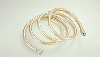 買的PVC淋浴軟管很硬，怎么處理好？
